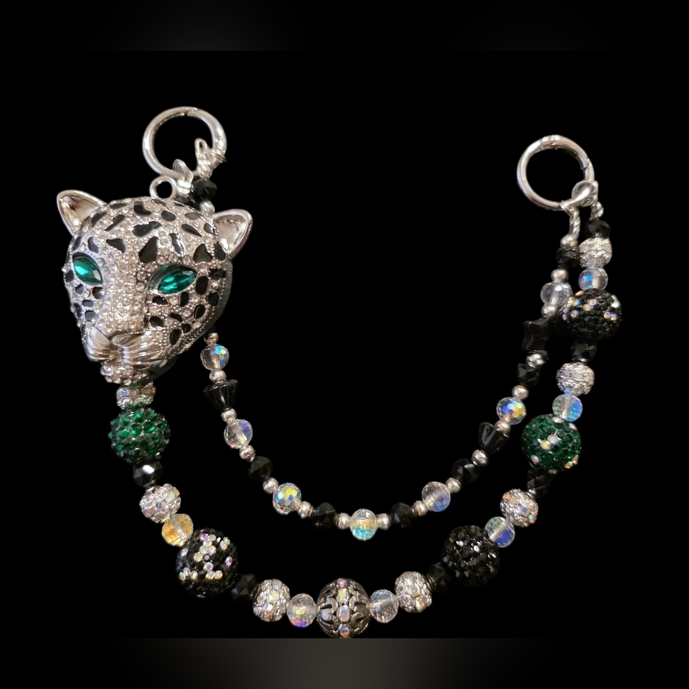 Elegant Silver and Green Leopard Pendant Bag Charm